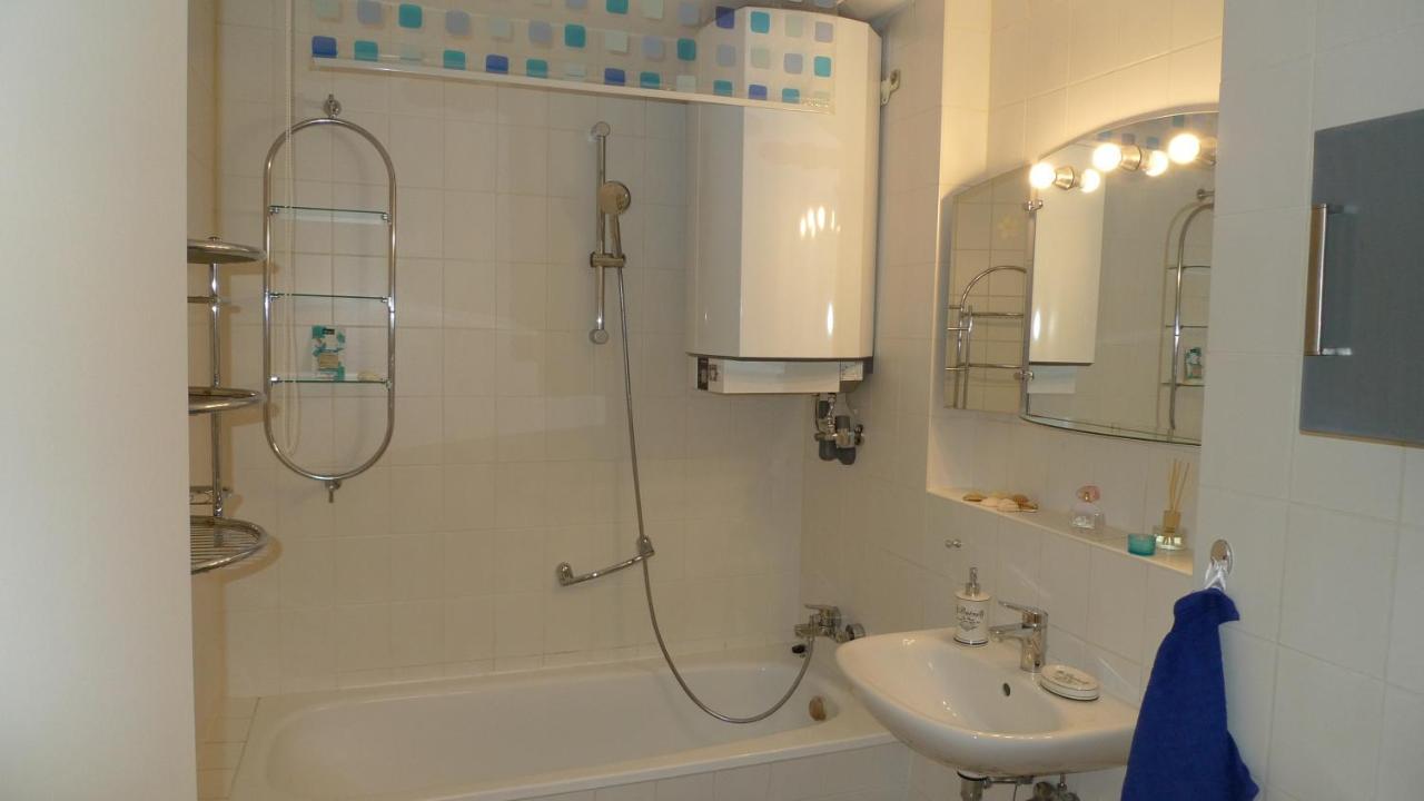 Aquamarin - Charmantes Appartement Mit Balkon Rostock Kültér fotó