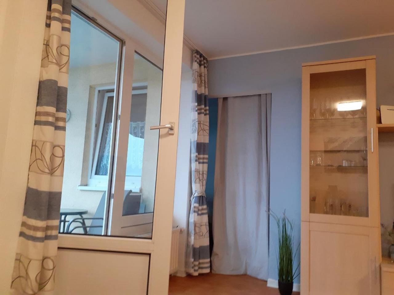 Aquamarin - Charmantes Appartement Mit Balkon Rostock Kültér fotó